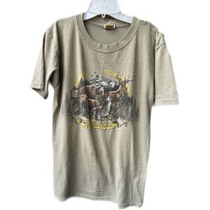 Vintage ECO Mountain Yellowstone park pre loved size ￼Medium army green tee shir